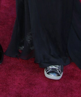 bradley-cooper-mom-sneakers-op