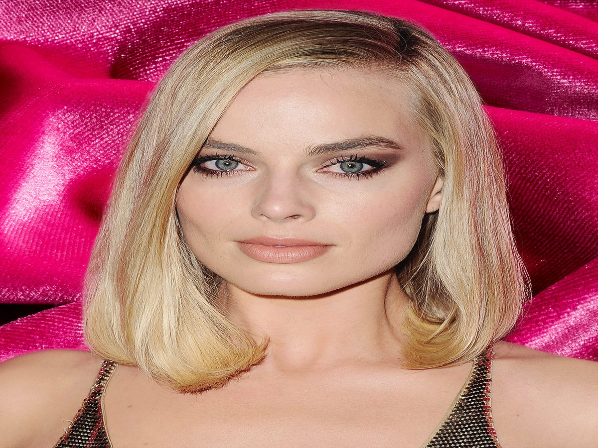 29 New Year's Eve Beauty Looks No One Else Will Be Wearing