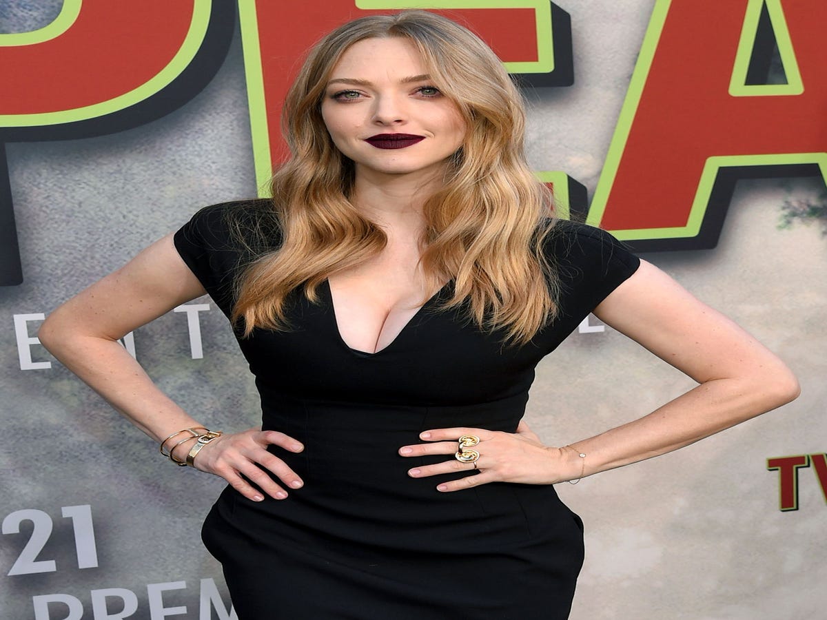 Amanda Seyfried Makes A Fashionable Statement Against Inequality At The Twin Peaks Premiere