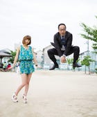 Japanese Dads Jump To Make Their Daughters Laugh In Awesome Pics