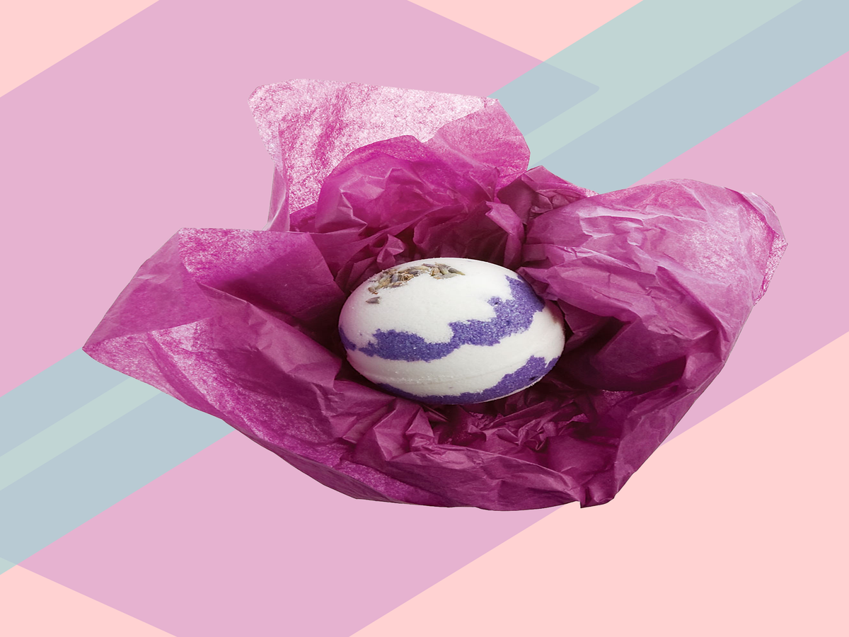 You'll Never Guess What One Boyfriend Put Inside A Bath Bomb