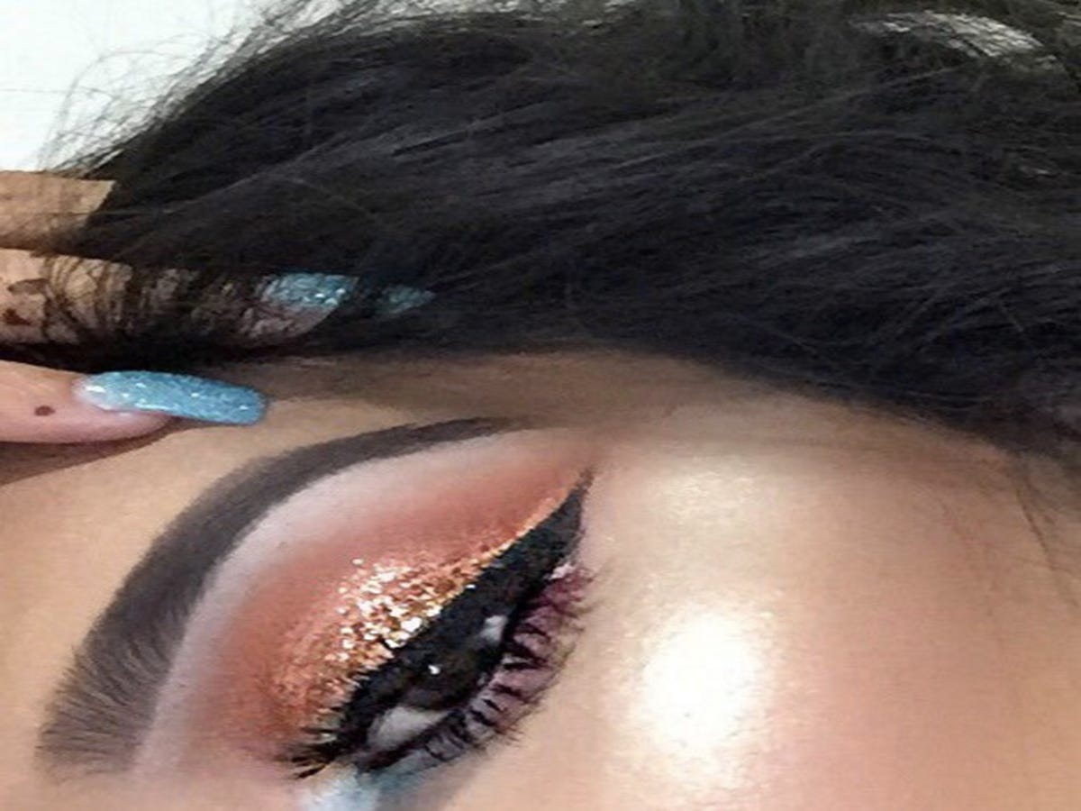 Teenager Magically Recreates Her Favorite Albums As Eye Makeup