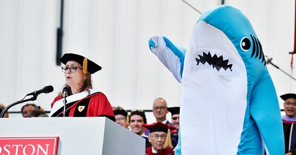 Things to avoid in a graduation speech image