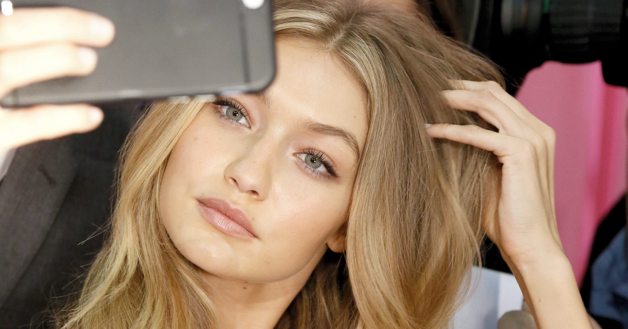 gigi and zayn selfie
