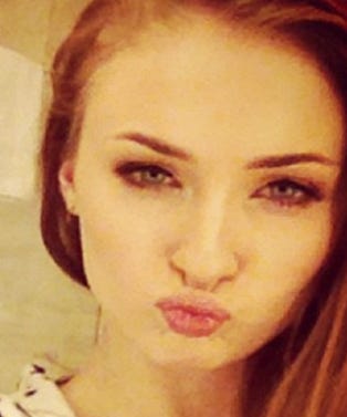 Sophie-Turner-ve-Maisie-Williams-instagram