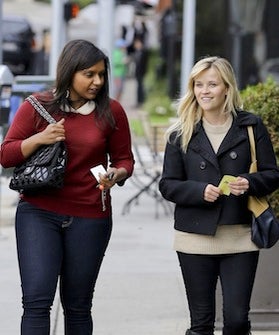 mindy-kaling-reese-witherspoon-lunch-08