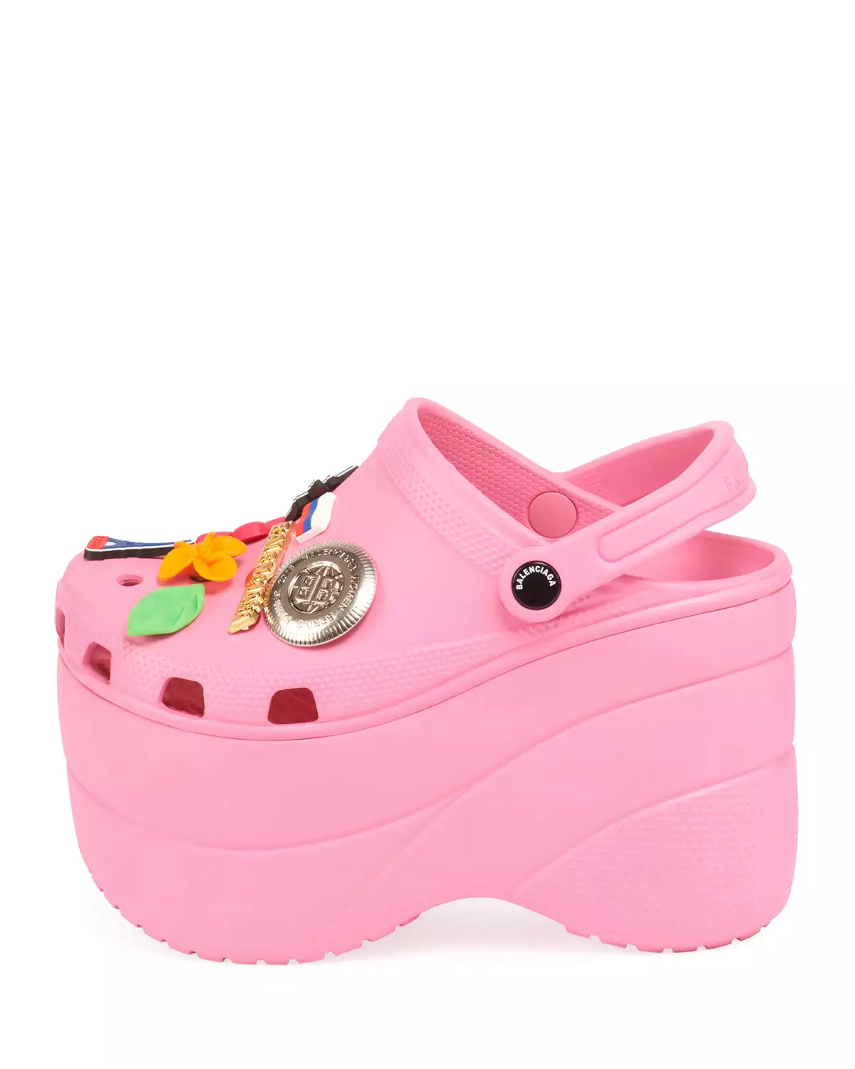 The 10 Fashion Brands & Pieces Everyone Is Buying Right Now The 10 Fashion Brands & Pieces Everyone Is Buying Right Now