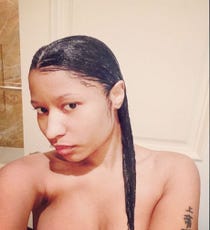 Nicki-Minaj-selfie-opener