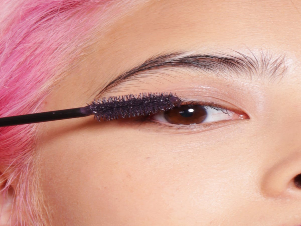 You'll Never Fall Asleep With Mascara On Again After Seeing This