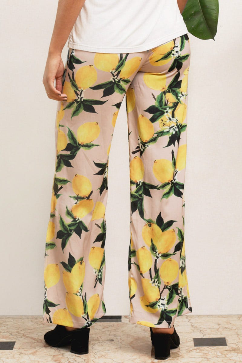 Banana trousers - a fruity trend of fashion Banana trousers - a fruity trend of fashion