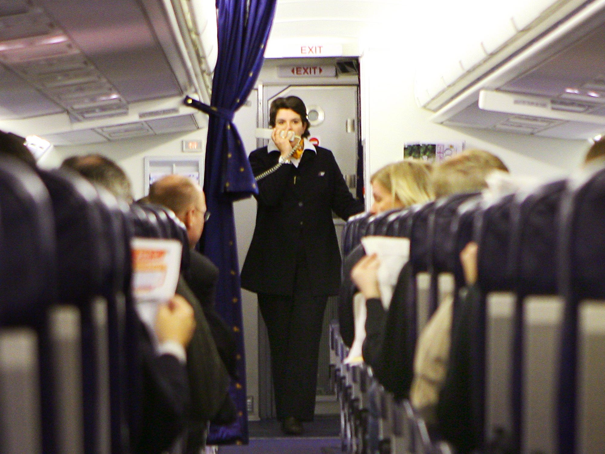 Flight attendants who accomplished the feat in the name of human life Flight attendants who accomplished the feat in the name of human life