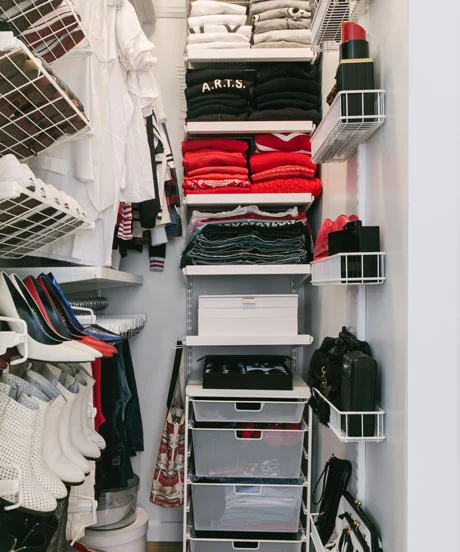 Small Walk In Closet Organization Tips Fiona Byrne S Gorgeous Mini Walk In Closet Inspires Envy Us For Two Reasons First There Her Neatly Hung And Stacked Clothes All Within A United