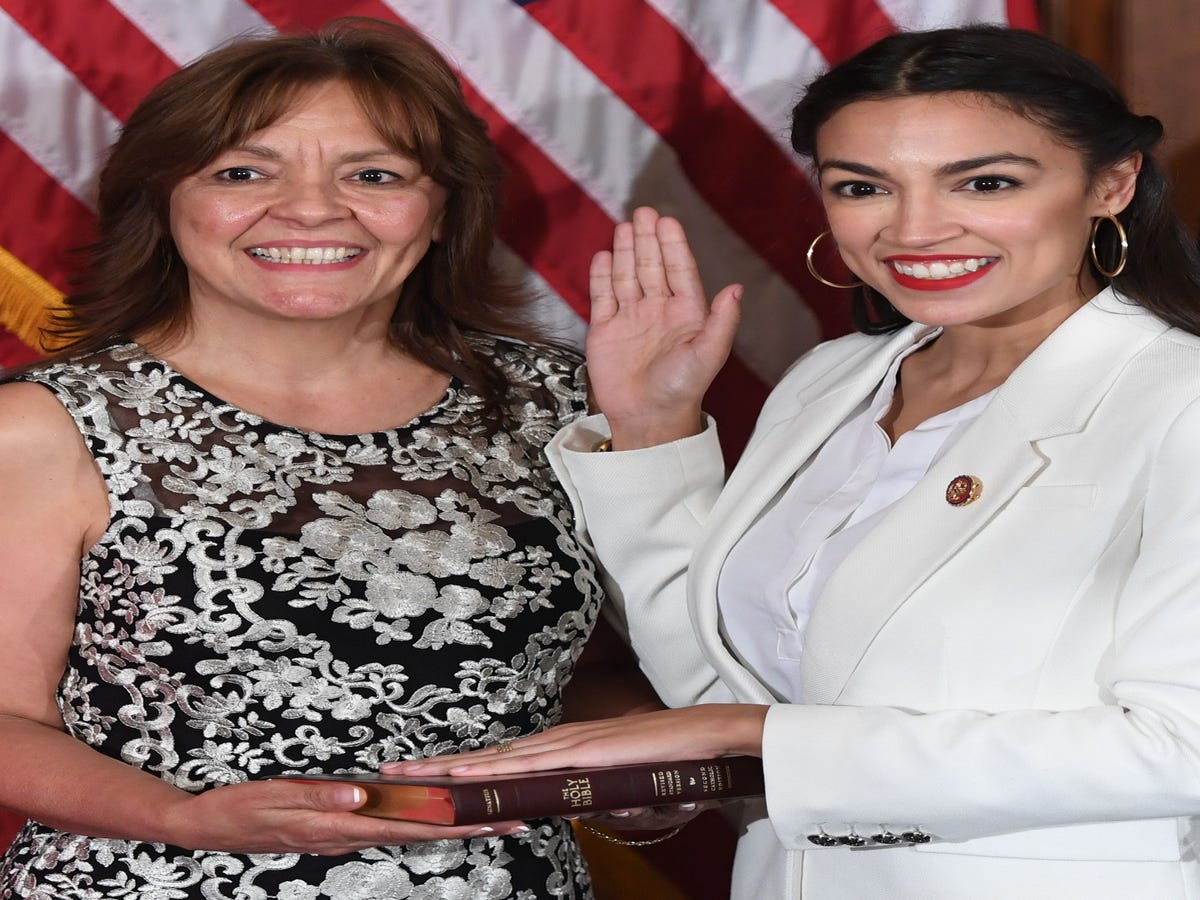Alexandria Ocasio-Cortez Honors Single Mothers In An Emotional Note To Her Mamá