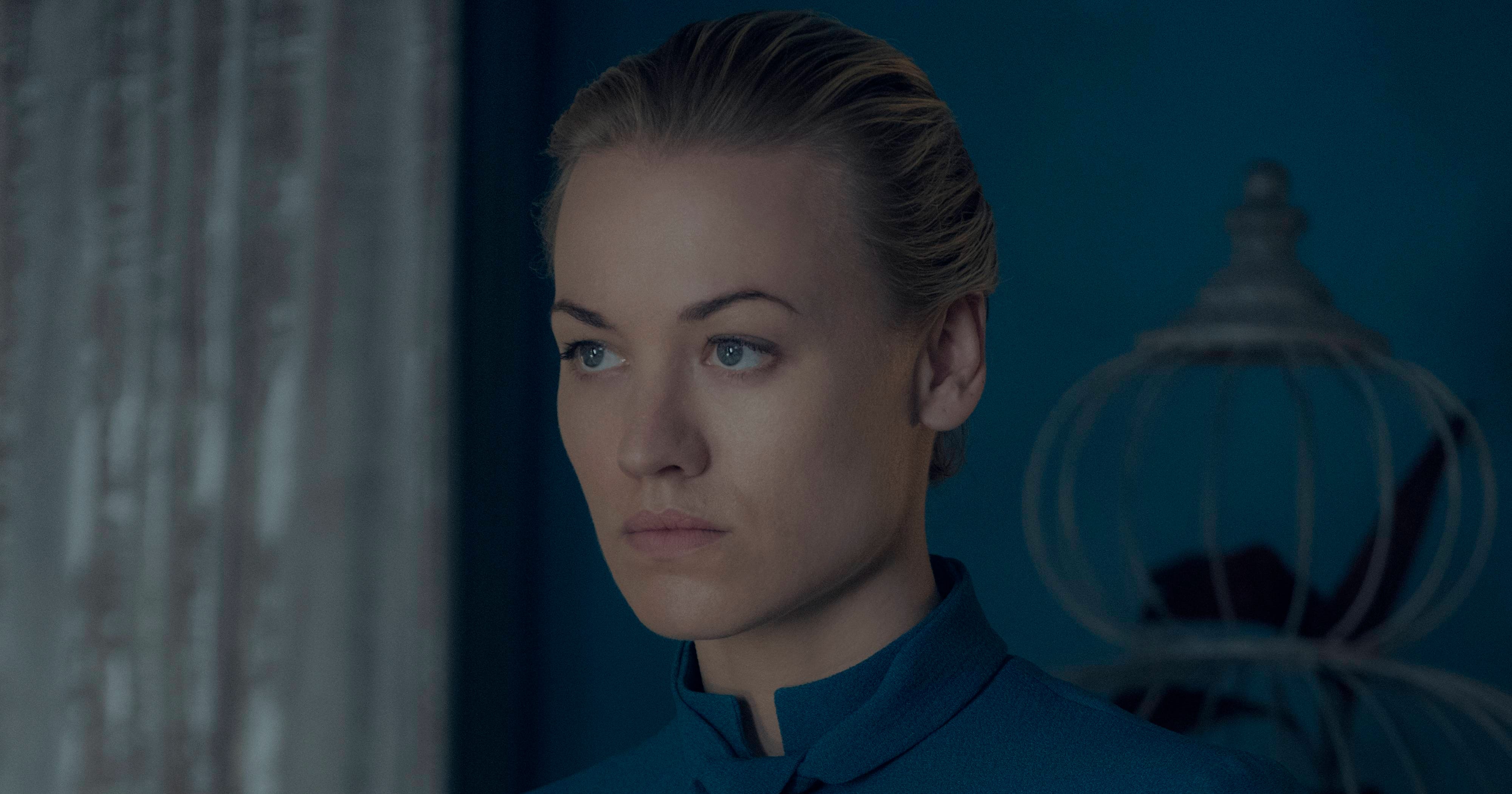 Yvonne Strahovski Hates Being Serena Joy Handmaids Tale