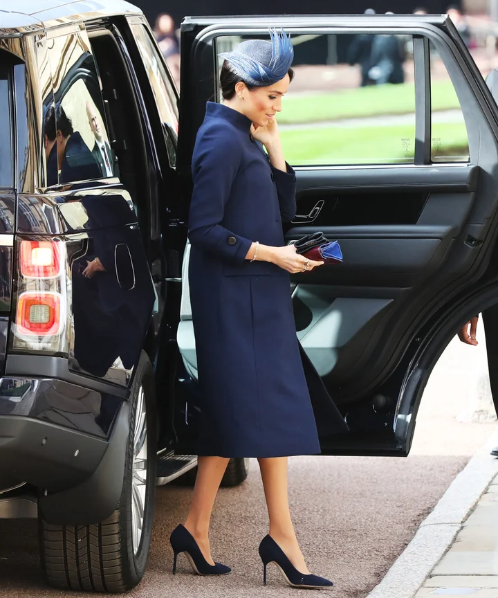 meghan markle pregnant black dress Pregnant Meghan Markle Shows Off Baby Bump in Black: Pics