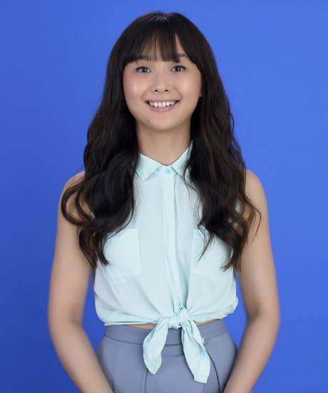 Tying Button Up Shirt Around Waist