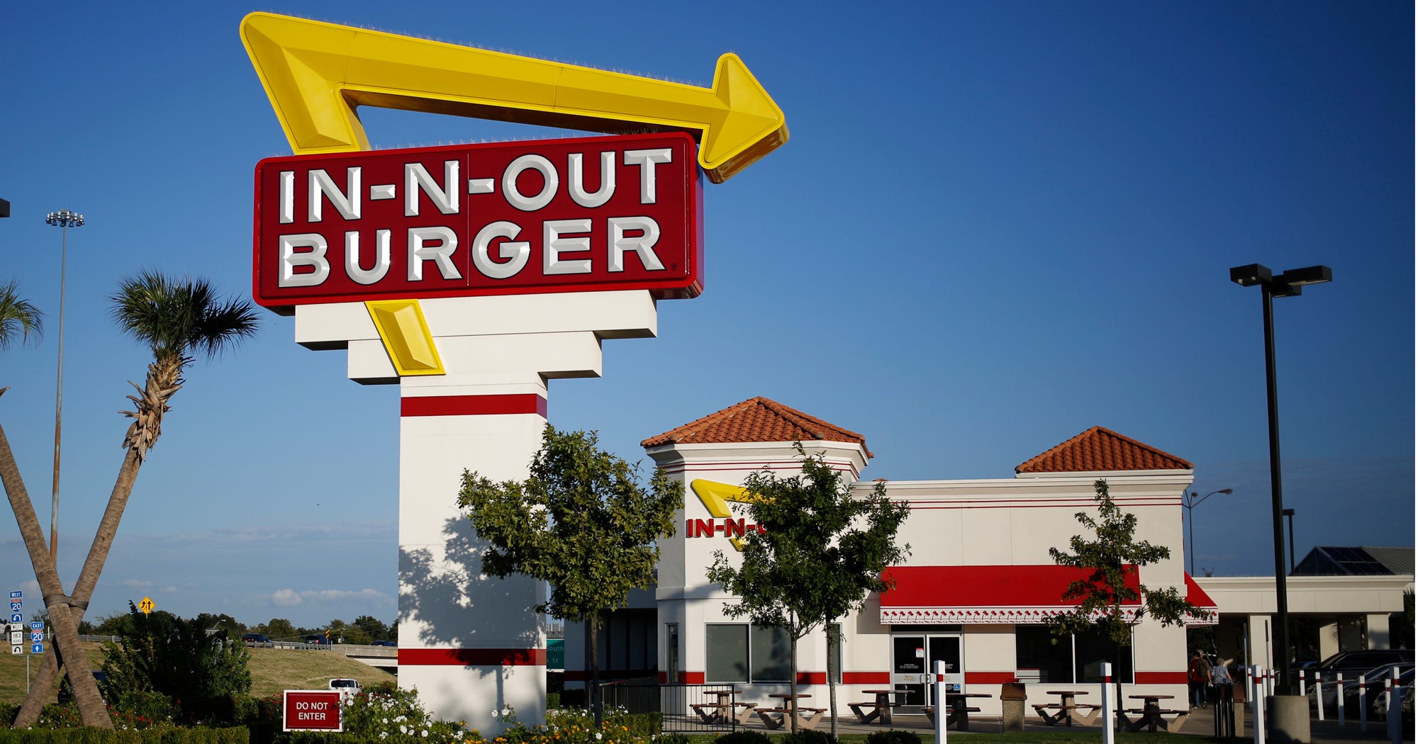 who owns in-n-out burger - Ilustrasi 2