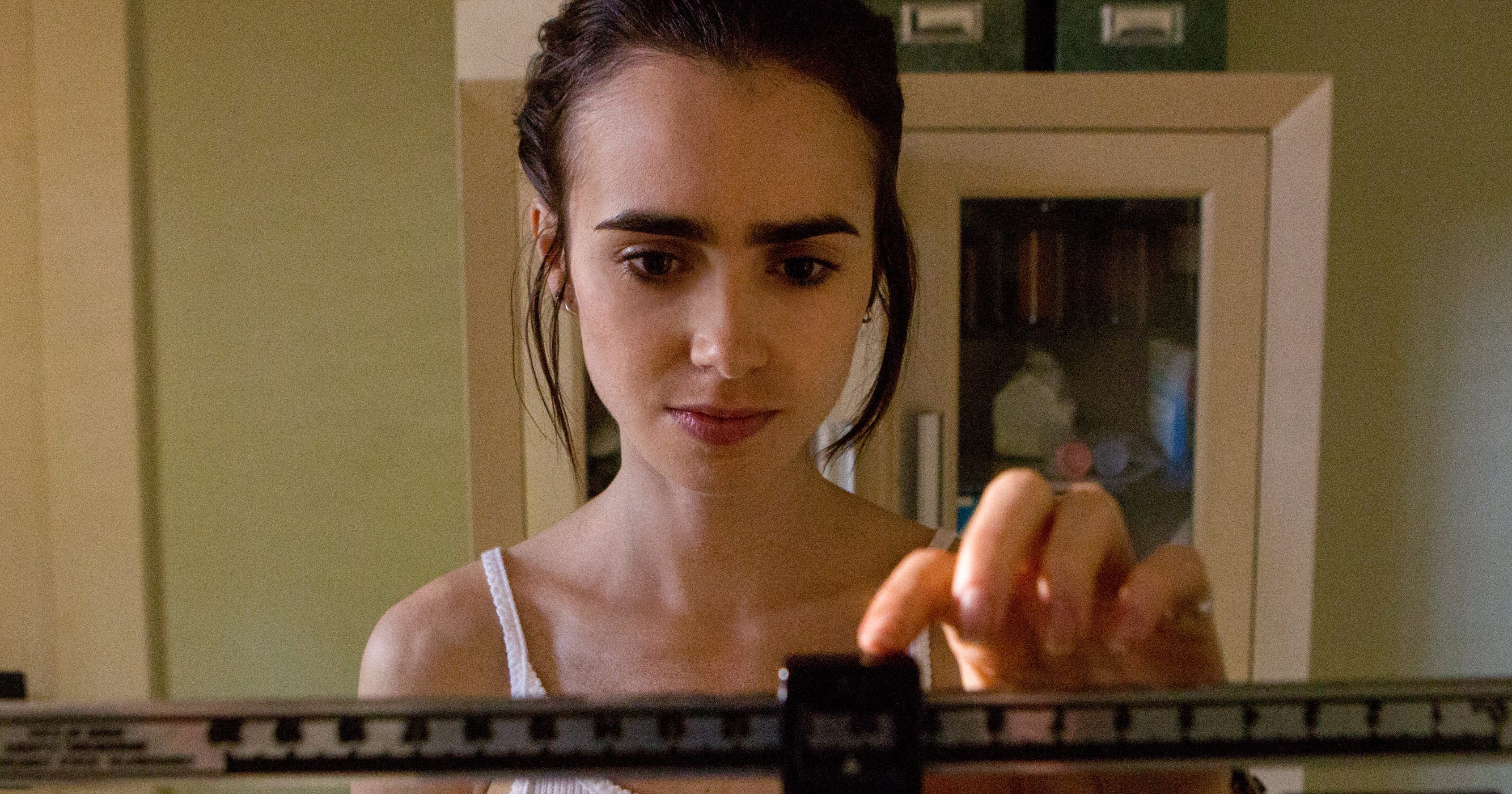 To The Bone Streaming Netflix To The Bone Glamorises Anorexia Criticism