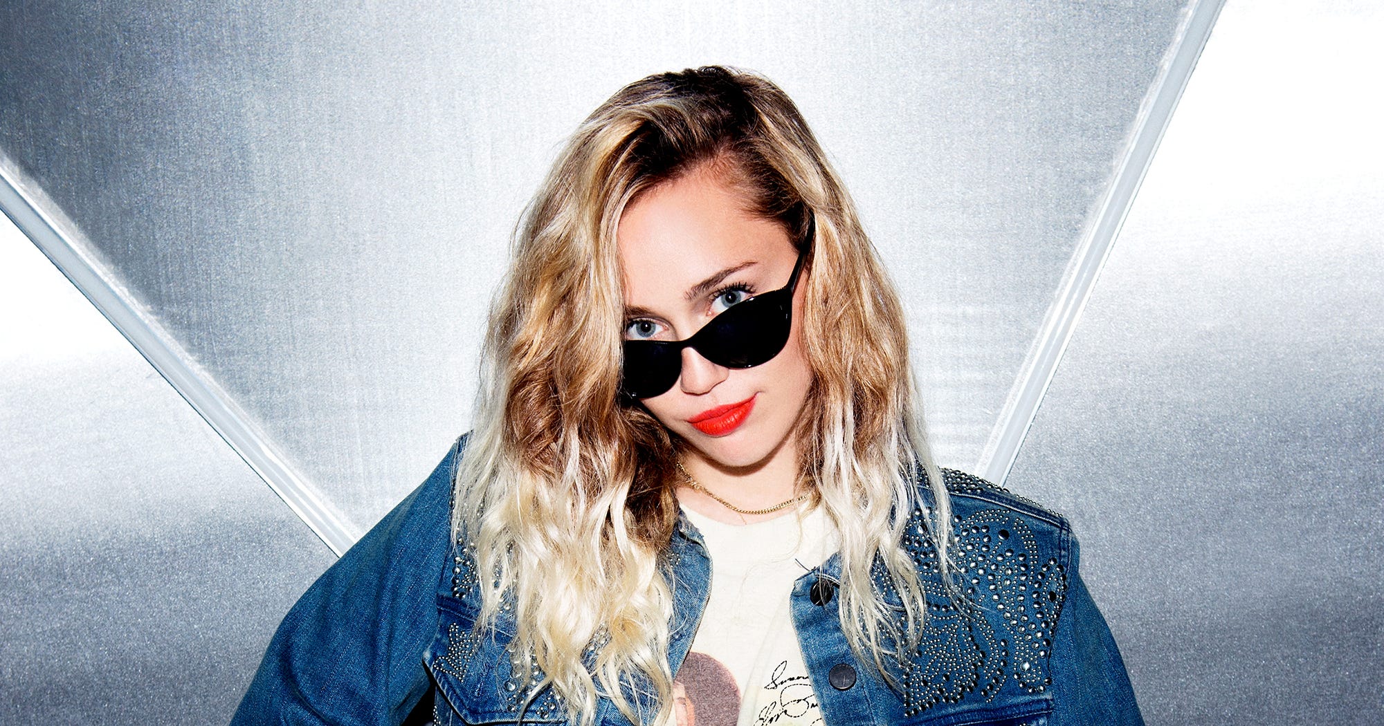 Miley Cyrus Empowering Quotes Feminism, image size:2000x1050