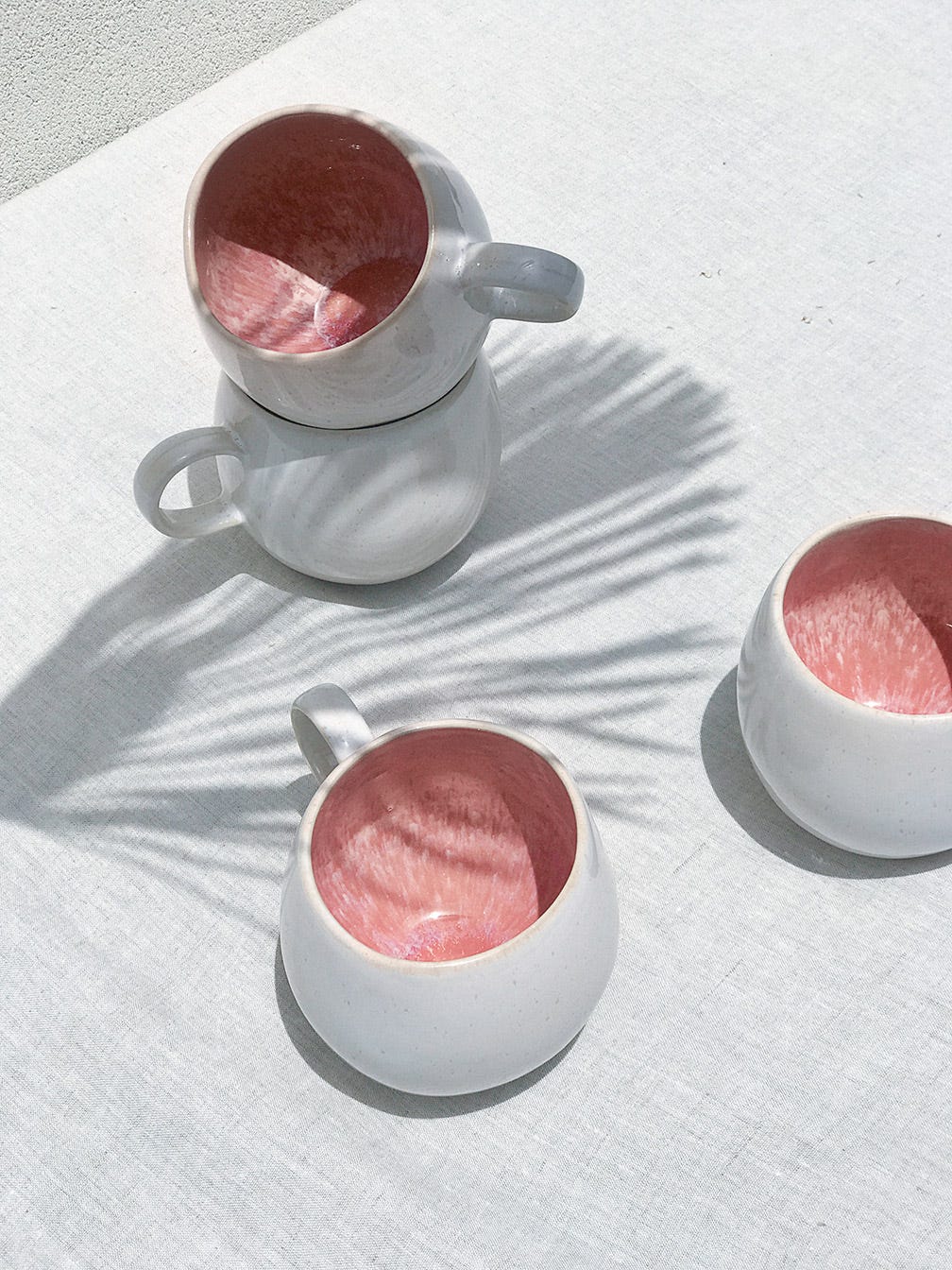 pols potten 40 YEARS OF POLSPOTTEN. 25 YEARS OF BALL BODY VASES., It looks familiar, and that’s the point. The Ball Body draws on an authentic, traditional vase form, reinterpreted for today. Then every piece is Geschirr-Set Steingut 18-teilig rot