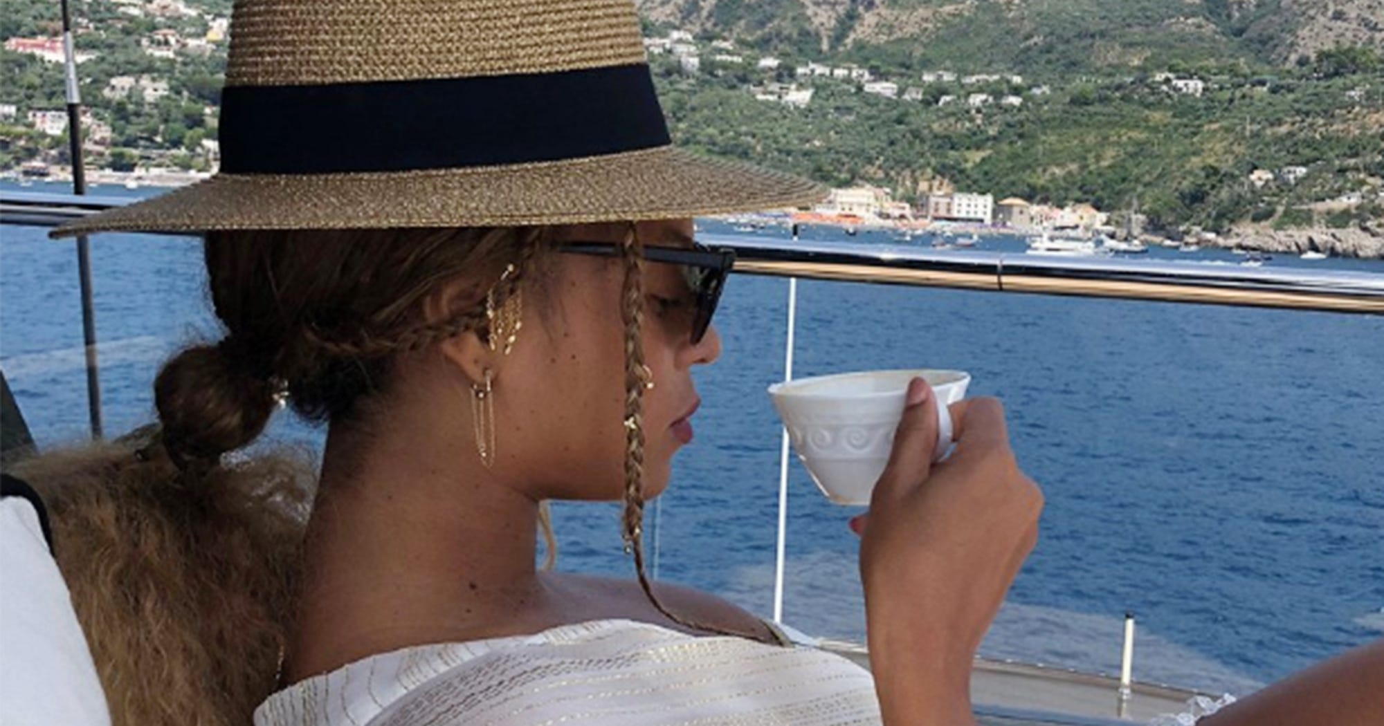Beyonce's Holiday Photos Of Her Hairstyles Are Stunning