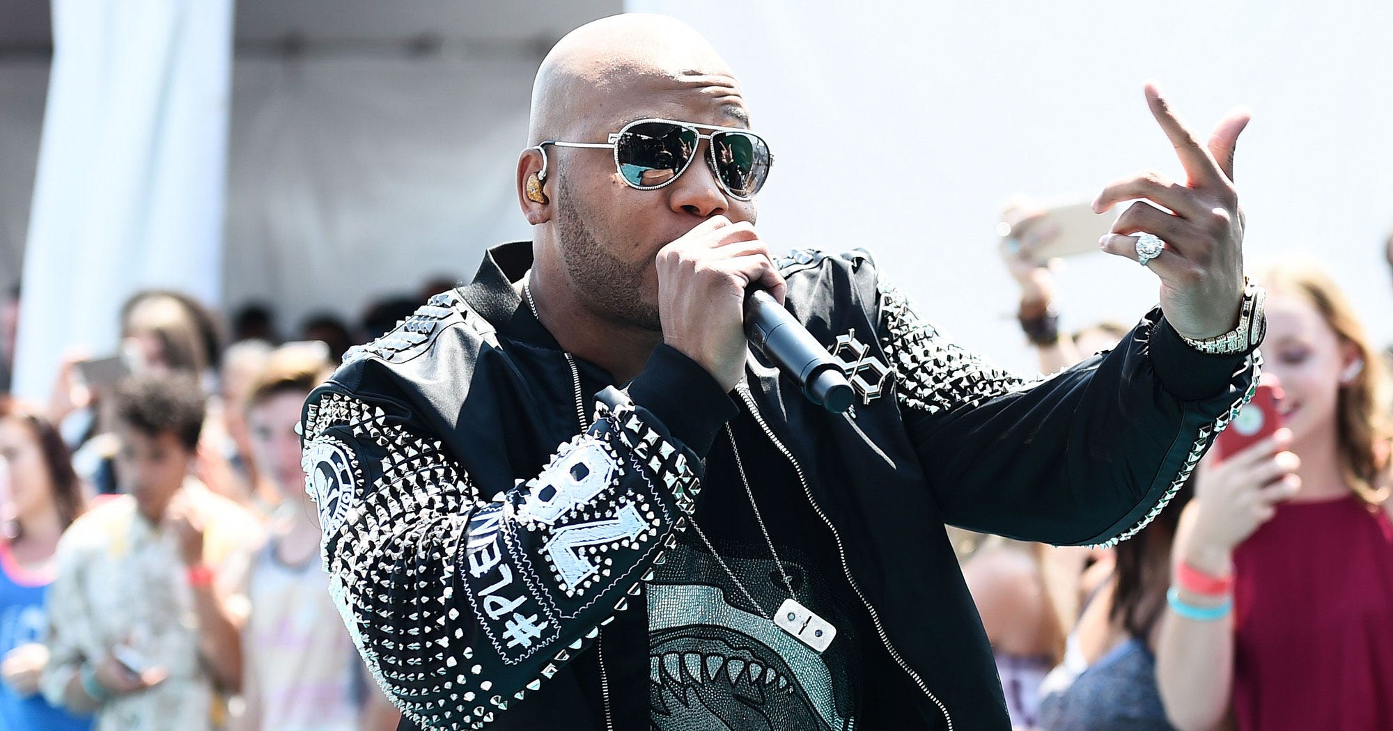 Bebe Rexha Mic Sound Issue Live Teen Choice Awards 2016