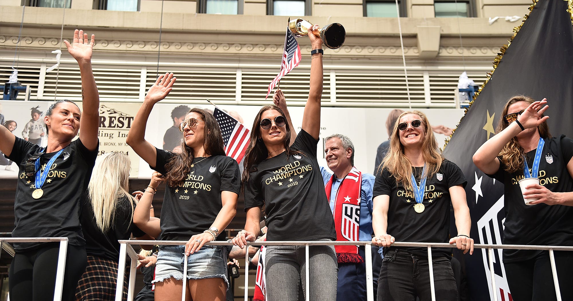 Uswnt Fans Fans Insist The USWNT Get Equal Pay At Celebration