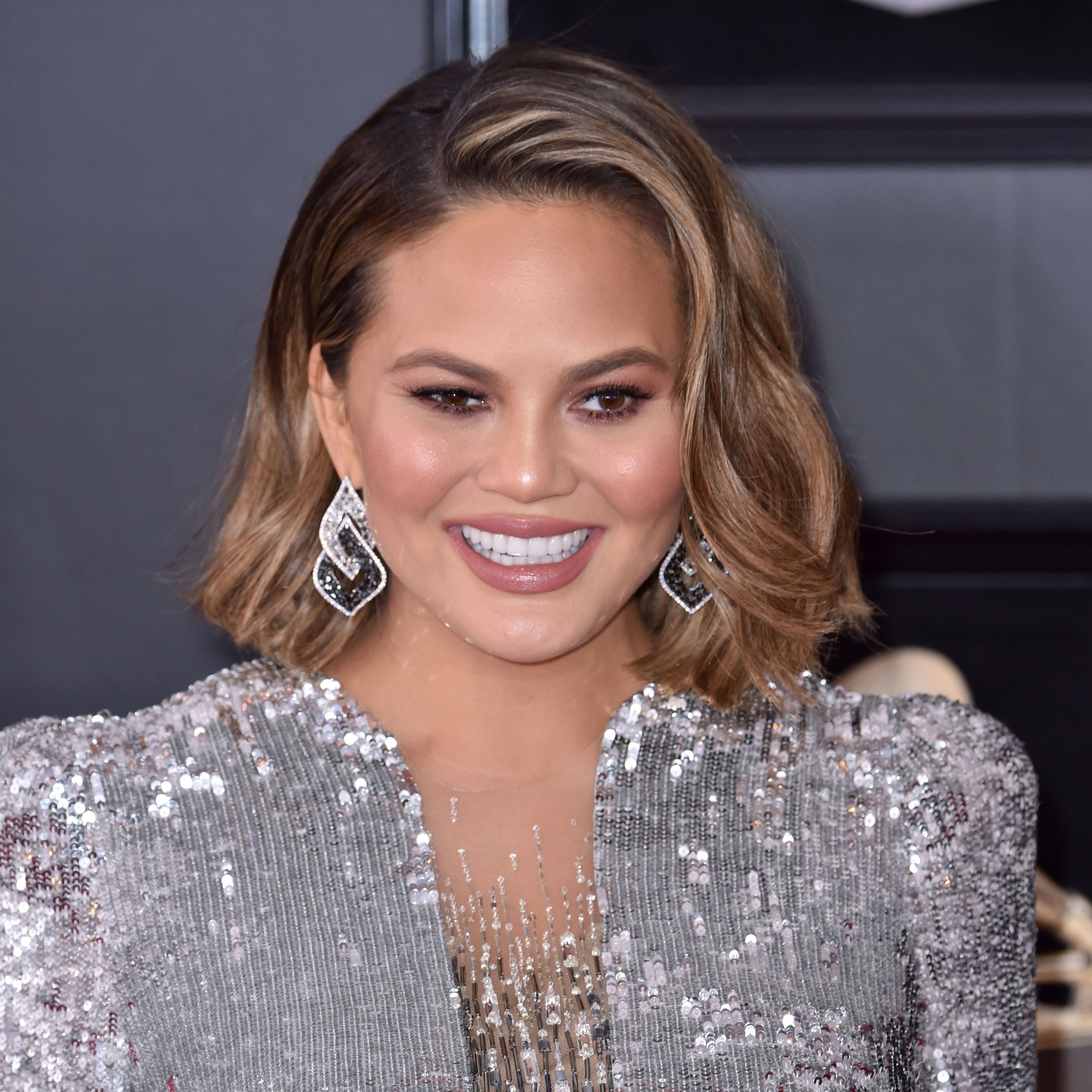 Chrissy Teigen-Rihanna Threesome