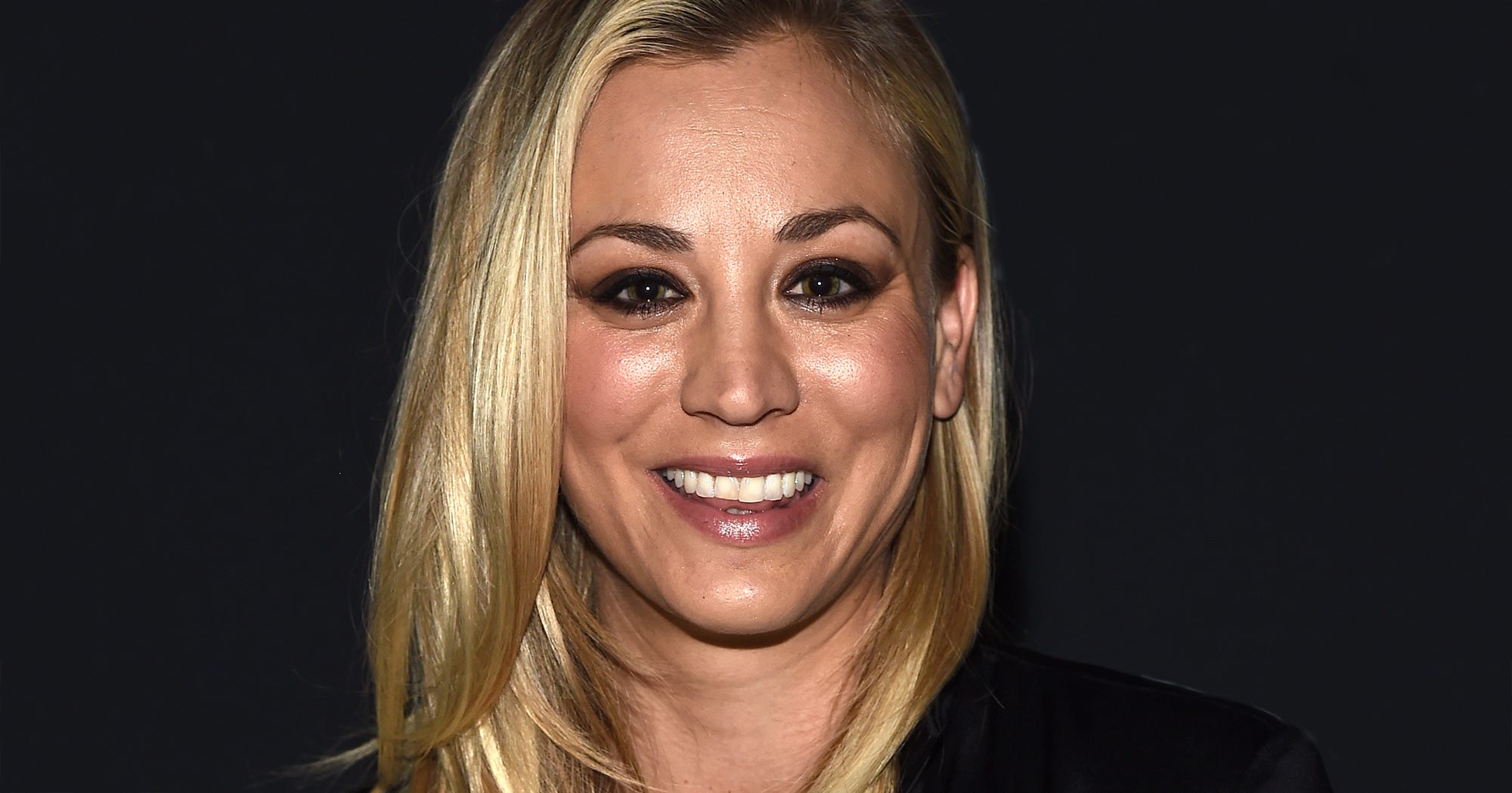 Kaley Cuoco Sings Big Bang Theory Theme Song