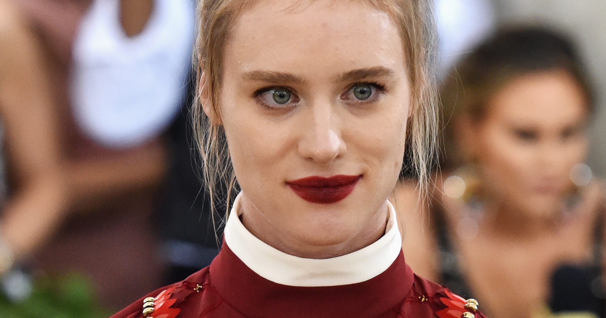 Mackenzie Davis Joins Kristen Stewart Happiest Season