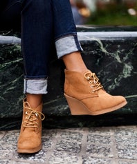 opener_06_TargetShoeStalking_JacquelineHarriet10