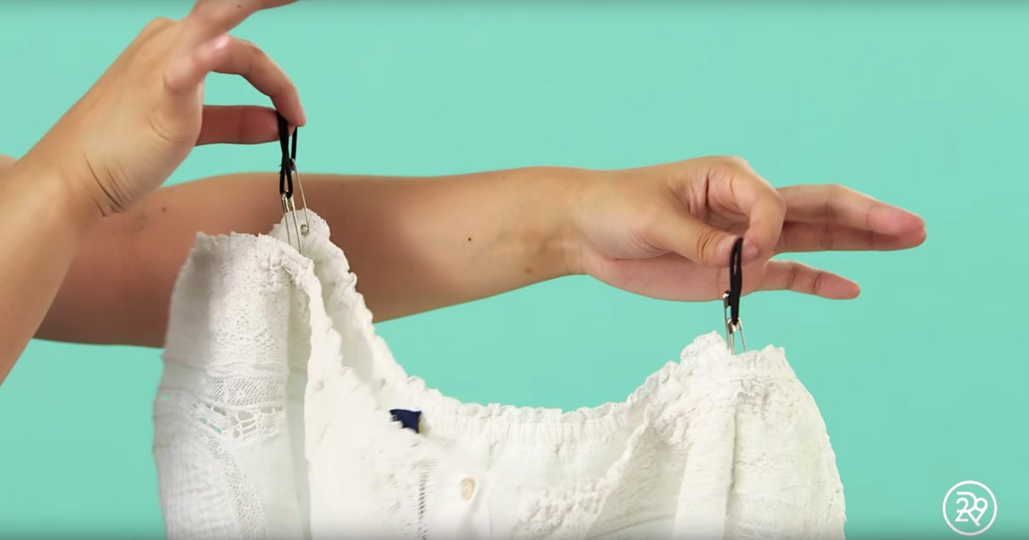 how to use a stick to tie hair